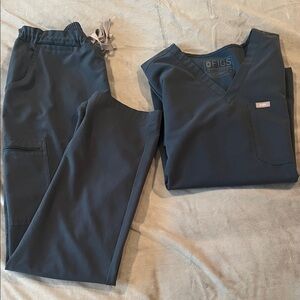 Figs Charcoal Scrub Ensemble